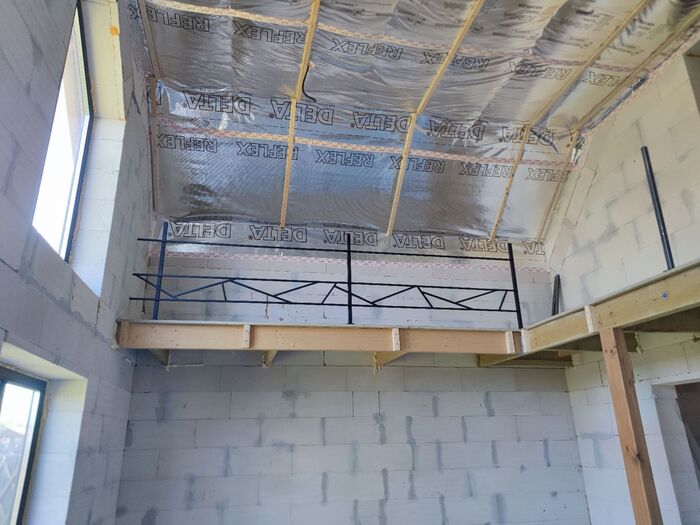 Дом 120 м2 в стиле барнхаус в одни руки. Сезон 2023. Часть 6. Колхозим лестницу и перила за 40к вместо 400к!