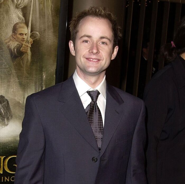 ����� ����