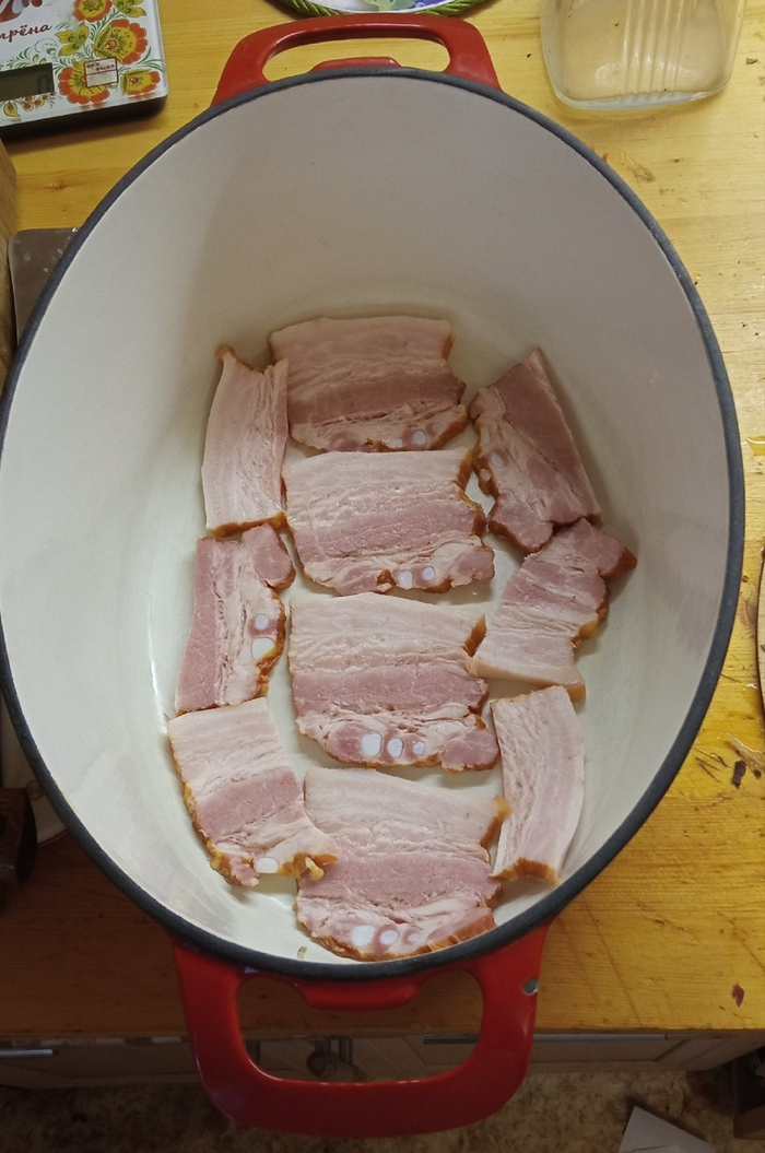 Грудинка на дне утятницы