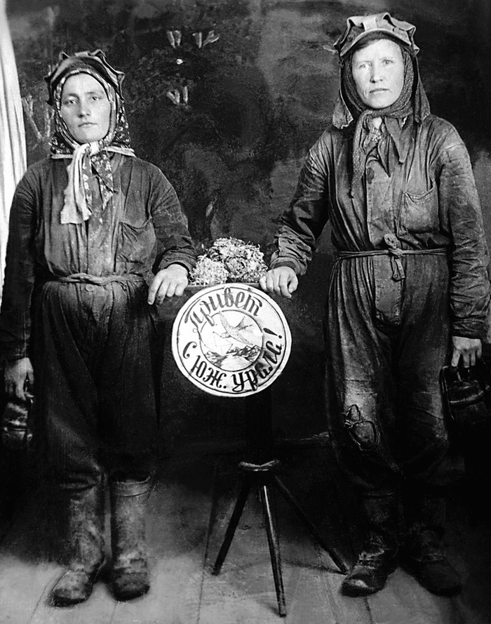 Пласт. Трест «Кочкарьзолото». Тетюева (взрывник) и Котельникова (подземный каталь). 1943г