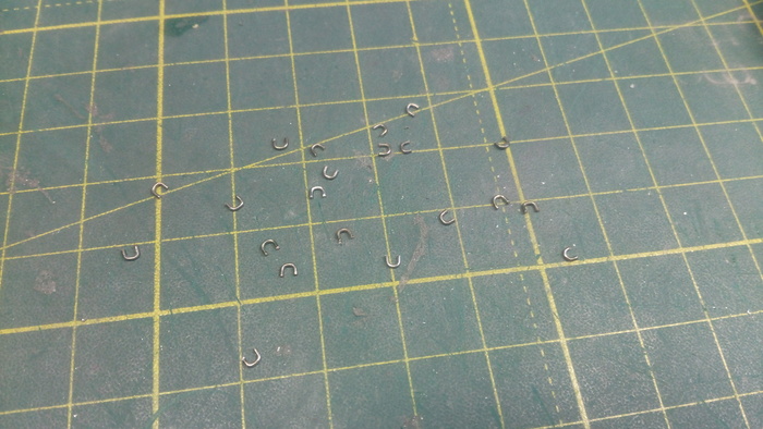 Скобы креплений осей опорных катков