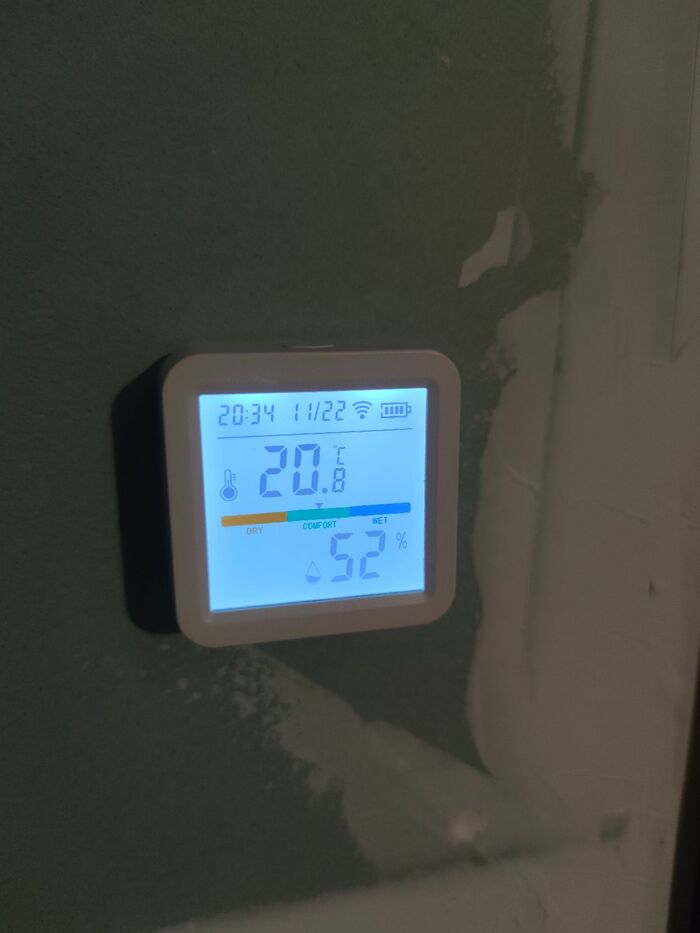 Датчик в комнате у сына.