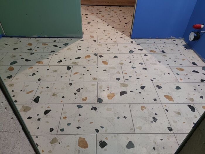 Делал со смещением, так меньше видно косяков.