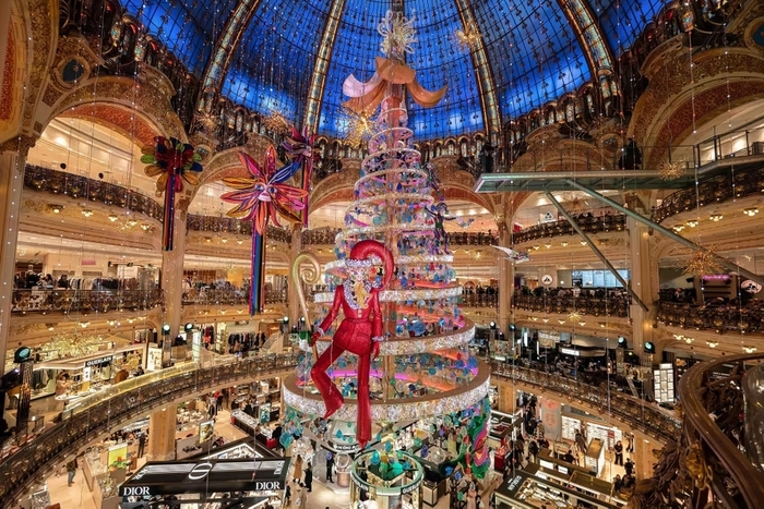      Galeries Lafayette  , 23  2023 . :  .