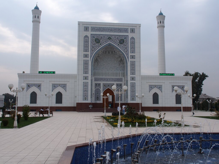 Белоснежная мечеть Минор (фото взято здесь: <!--noindex--><a href="https://pikabu.ru/story/puteshestvie_v_uzbekistan_part_ii_tashkent_kuda_skhodit_10913594?u=https%3A%2F%2Fwww.tripadvisor.ru%2FShowUserReviews-g293968-d7619205-r867763177-Minor_Mosque-Tashkent_Tashkent_Province.html%23photos%3BaggregationId%3D%26albumid%3D101%26filter%3D2%26ff%3D651153138&t=https%3A%2F%2Fwww.tripadvisor.ru%2FShowUserReviews-g293968-d7619205-...&h=55f9291ddb67e833bb143f23cb987421c1b14fc6" title="https://www.tripadvisor.ru/ShowUserReviews-g293968-d7619205-r867763177-Minor_Mosque-Tashkent_Tashken..." target="_blank" rel="nofollow noopener">https://www.tripadvisor.ru/ShowUserReviews-g293968-d7619205-...</a><!--/noindex-->)