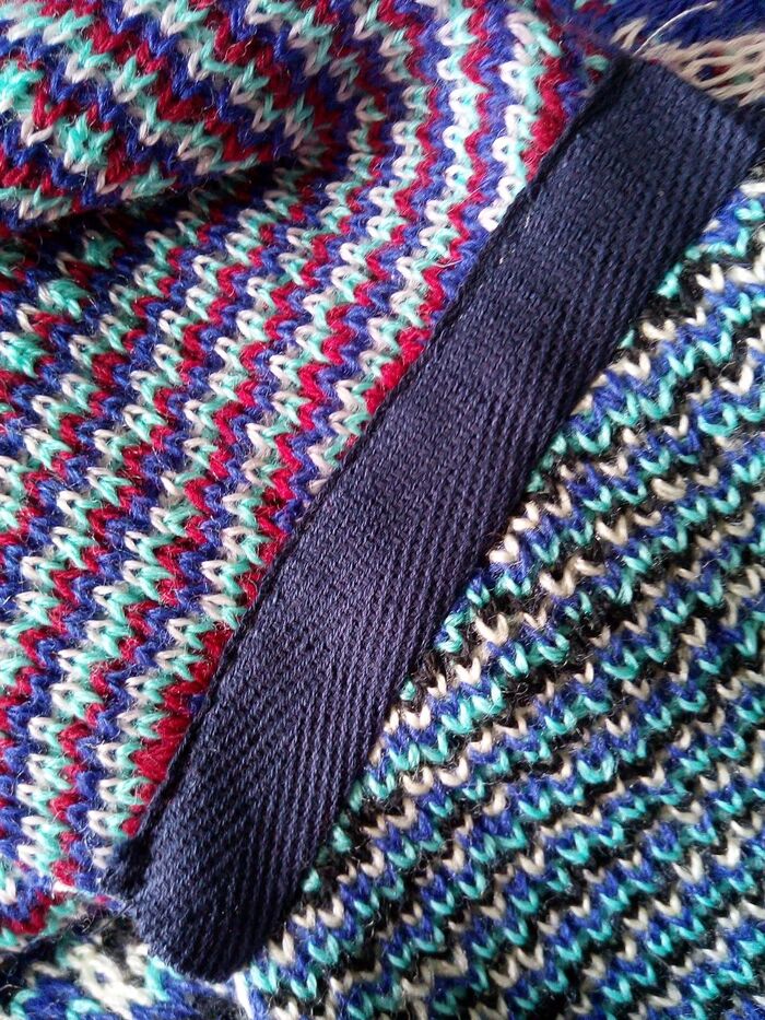 обработка плечевого шва бейкой.