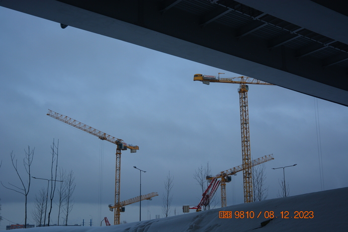 Когда-то на месте этих кранов был московский нефтемаслозавод...