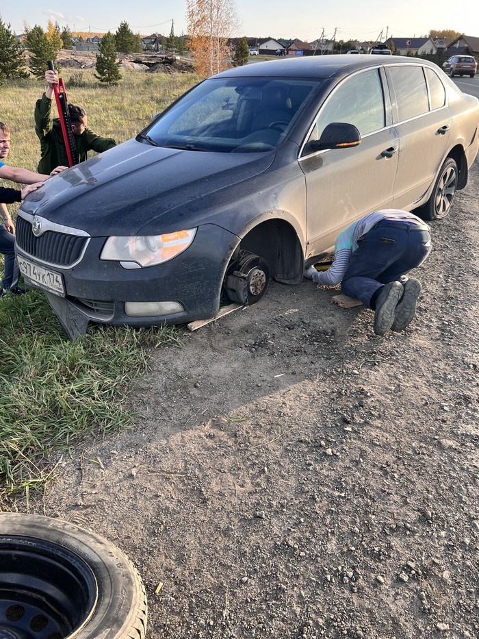 Попытка подсунуть домкрат