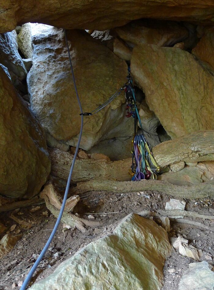 Снаряжение с боков необходимо снять