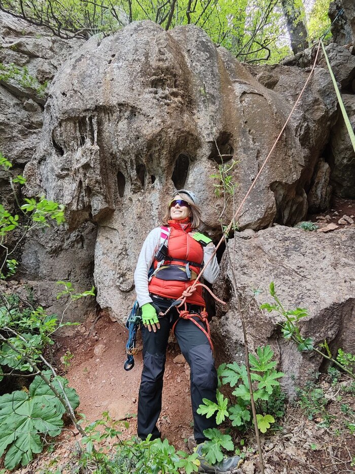 Череп и девушка...