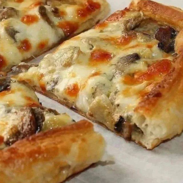 Пирог с грибами и сыром