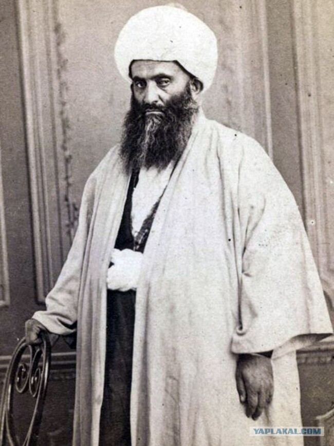 Фото с инета - мулла на свадьбе.