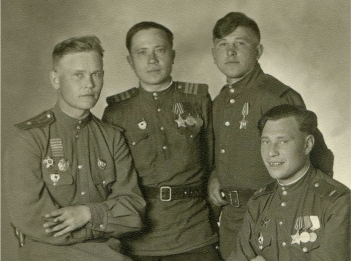 Семь нашивок за ранения у майора...