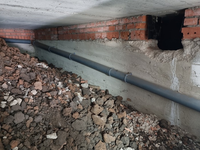 Переложенные канализационные трубы