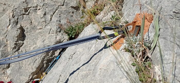 Станция R1 на крюке + необходимо усилить своими точками