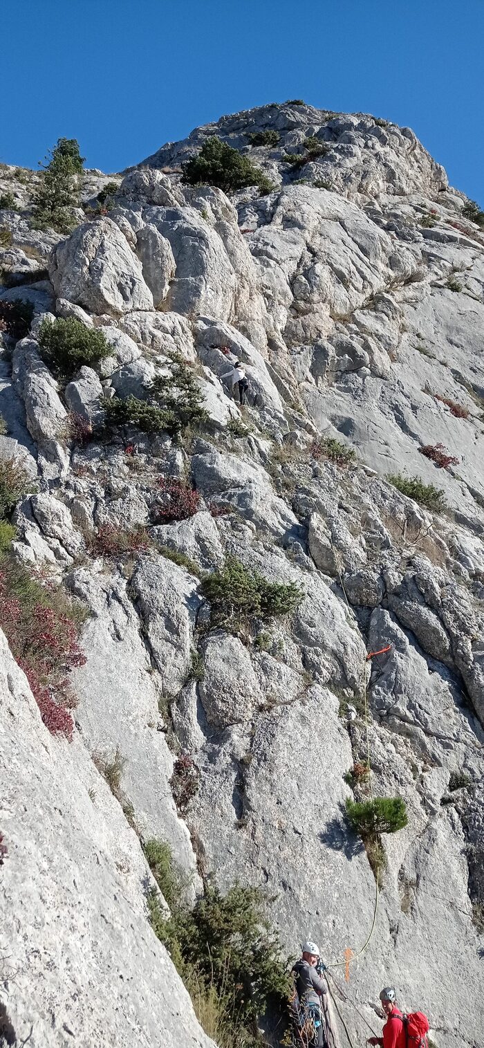 Вид на R3, станция перед камином. Там где стоят мужчины - промежуточный шлямбур.