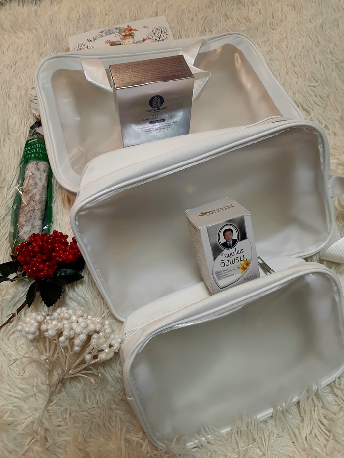 Мои любимые белые и прозрачные косметички))