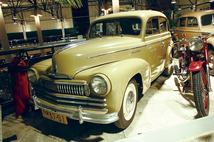 Чудом сохранившийся один из опытных рестайлинговых «Москвичей-400‑424».