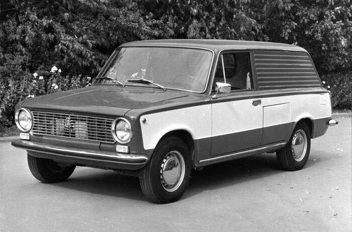 Фургон на электротяге ВАЗ-21029.