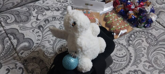 Вот такой вот милый дракончик, куда же без символа Нового года)