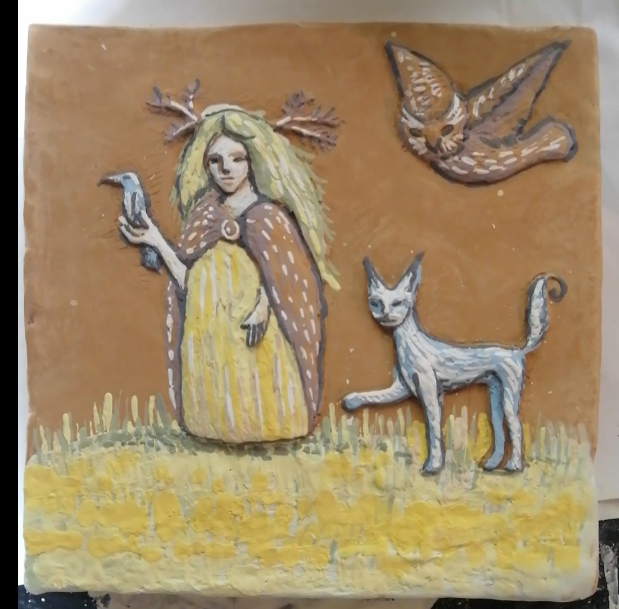 Вот кембрийская глина. Просто покрыто глазурью, без обжига.