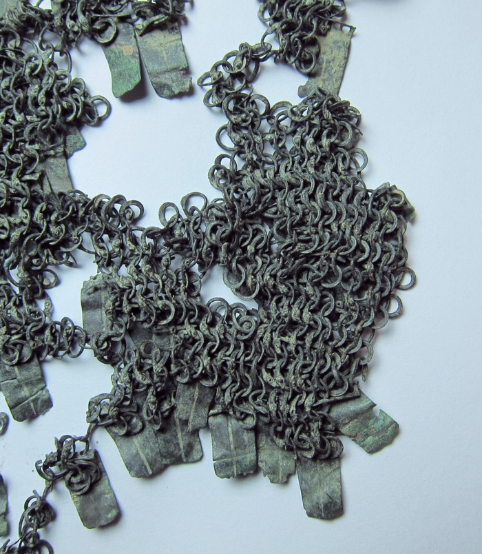 Lorica hamata IV . .  .  .