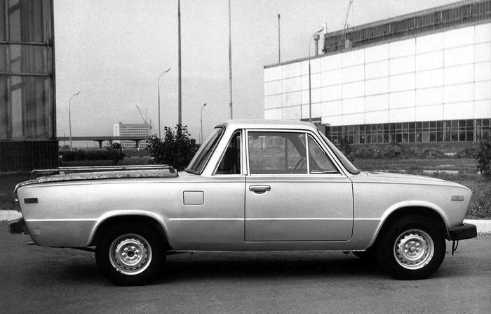 ВАЗ-2106 «Турист» с палаткой в кузове.