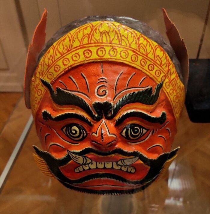 Демон Компхакар (Кумбхакарна), великан людоед, брат Раваны.