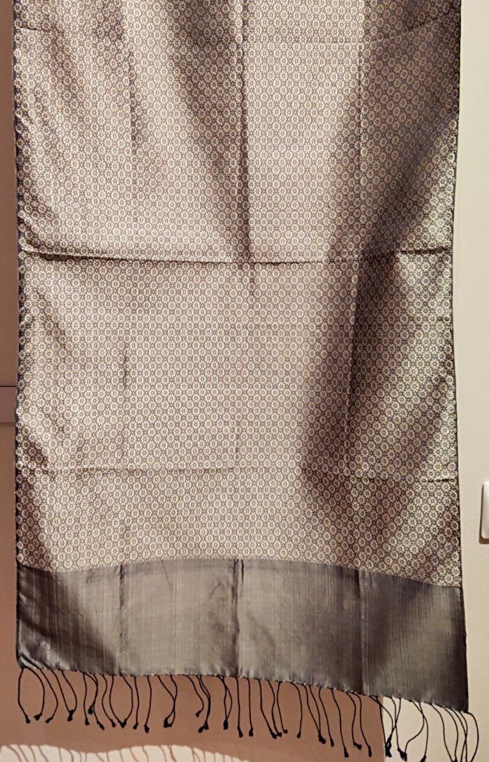 Шарф. Провинция Сиемреап, село Пуок, Национальный Центр Шелкоткачества, 2005, дар В.В. Савенкова