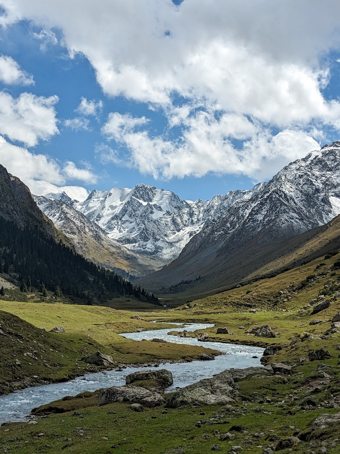 Верховья ущелья Джеты-Огуз, река Телеты
