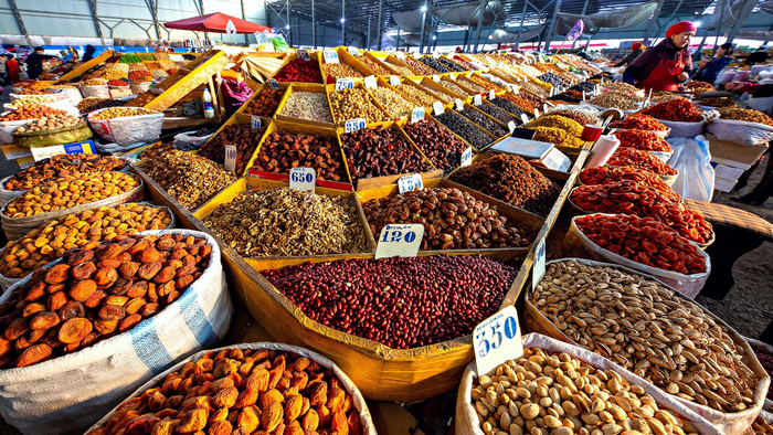 Ряды с орехами и сухофруктами