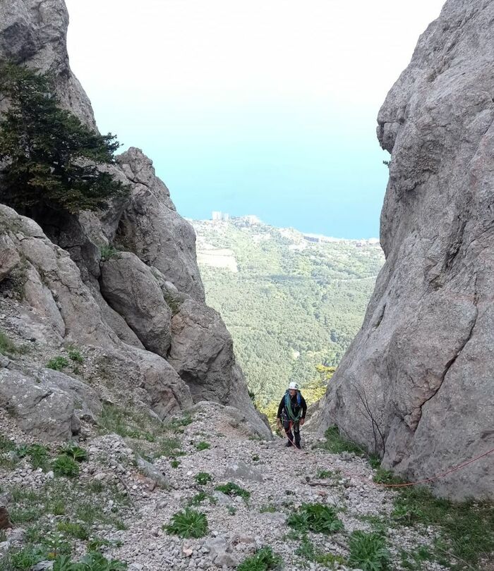 Кулуар под зубцами Ай-Петри перед станцией R8