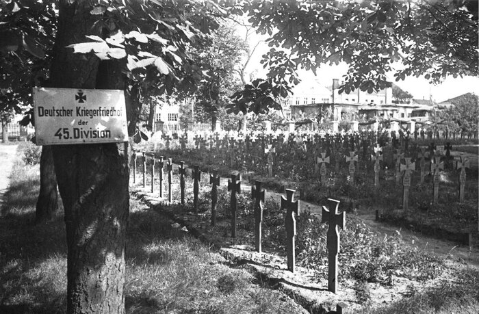 Кладбище 45-й немецкой пехотной дивизии, участвовавшей в боях по взятию Брестской крепости и понёсшей очень большие потери.