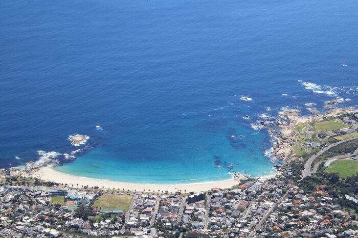 Шикарный пляж, но купаться ну очень холодно было