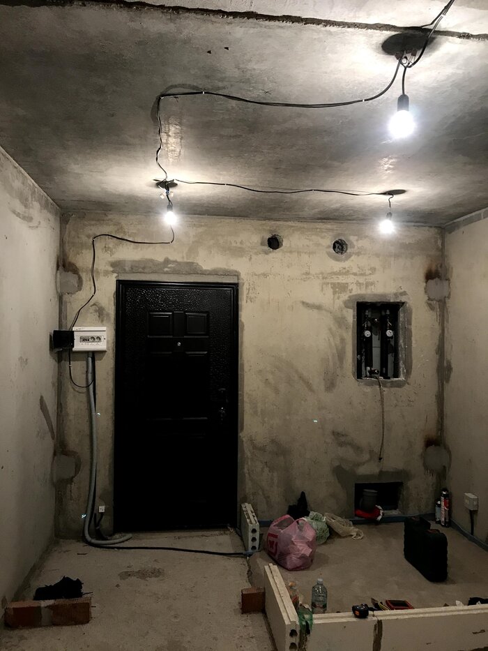 Щиток и стояки воды в отдельной нише