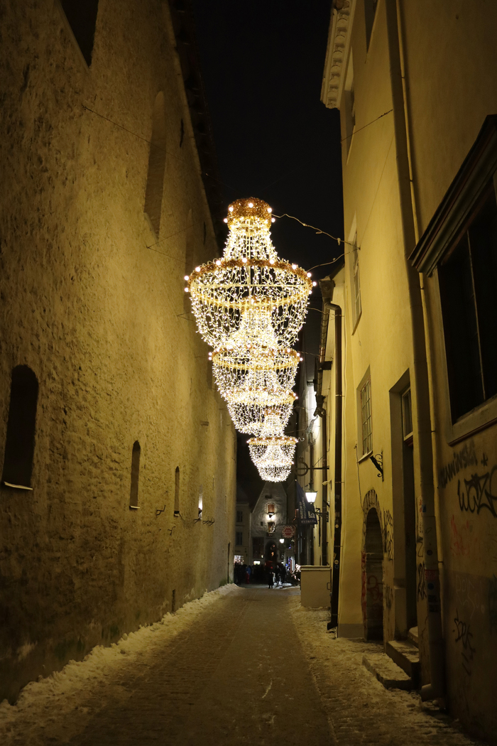 Улочка Старого города. Называется Раэкоя. Ратушная то есть. Прямо за Ратушей проходит. Симпатично.