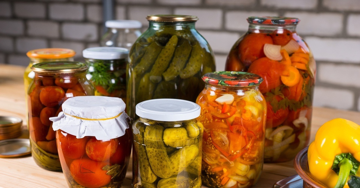 Овощное ассорти закрутки. Зимние заготовки. Заготовки на зиму. Ассорти на зиму помидоры и огурцы. Советские заготовки на зиму.