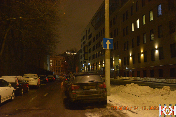 ...но не в сторону метро пока что)