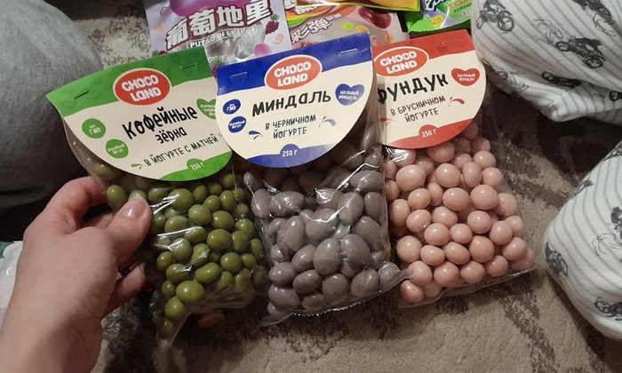 Очень вкусные орешки и кофейные зерна в йогурте