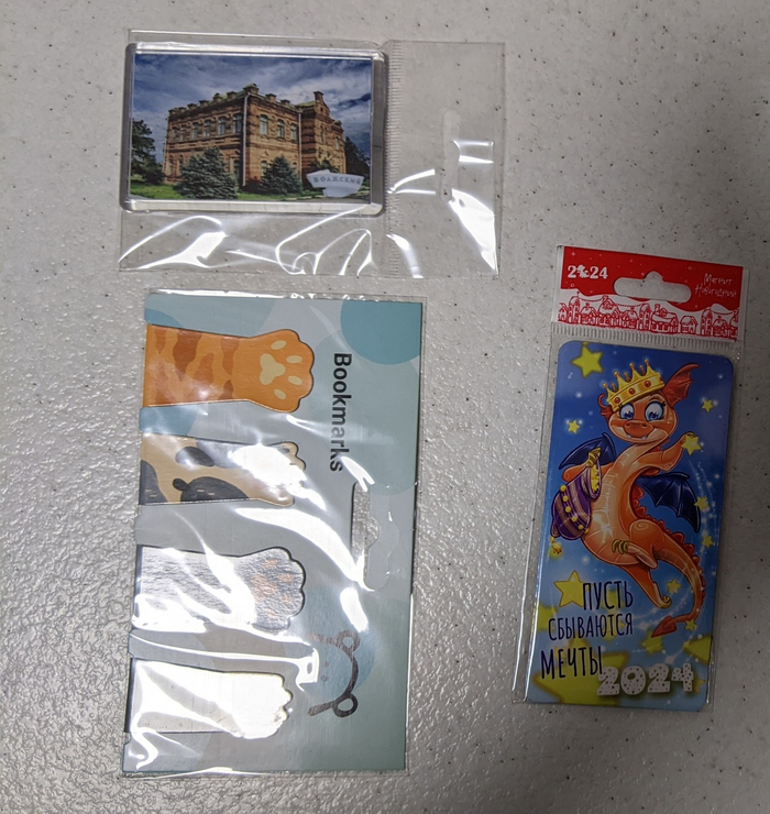 Магнит с достопримечательностью города Волжский занял свое законное место на холодильнике)