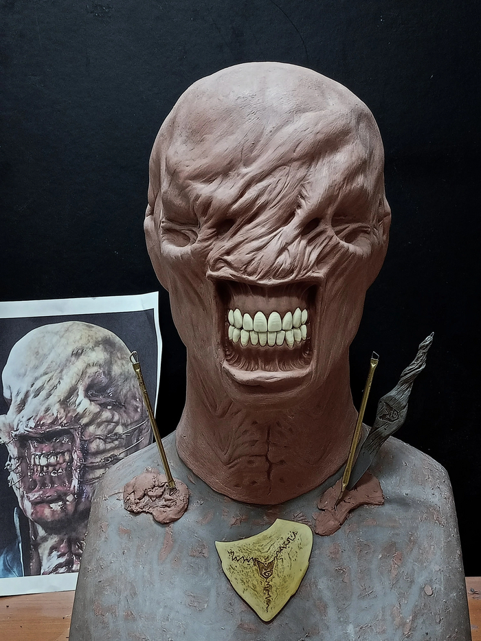 Конец лепки, все детали проработаны, включая фактуру кожи (морщины, поры).