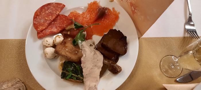 ����� ����� ���. ������ � ������ ��������� - �������� ����. �� �� "���������" ����� �� �������������, ��� �� ������ 5*, � ���� �� ������. ������� ������� ���� � ������� ������� ����� ������ �� �������.