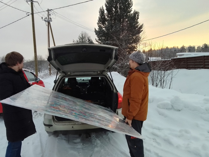 Рисую ,пока рисуется , само собой куда тут без торговли лицом. Но соседям понравилось, проезжающим мимо - тоже.