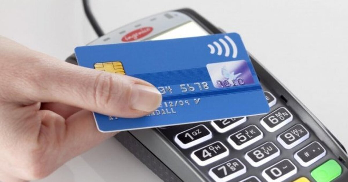 Расплачиваться наличными или картой. Оплата на кассе. Оплата наличными. Наличные терминал. Наличные или карта.