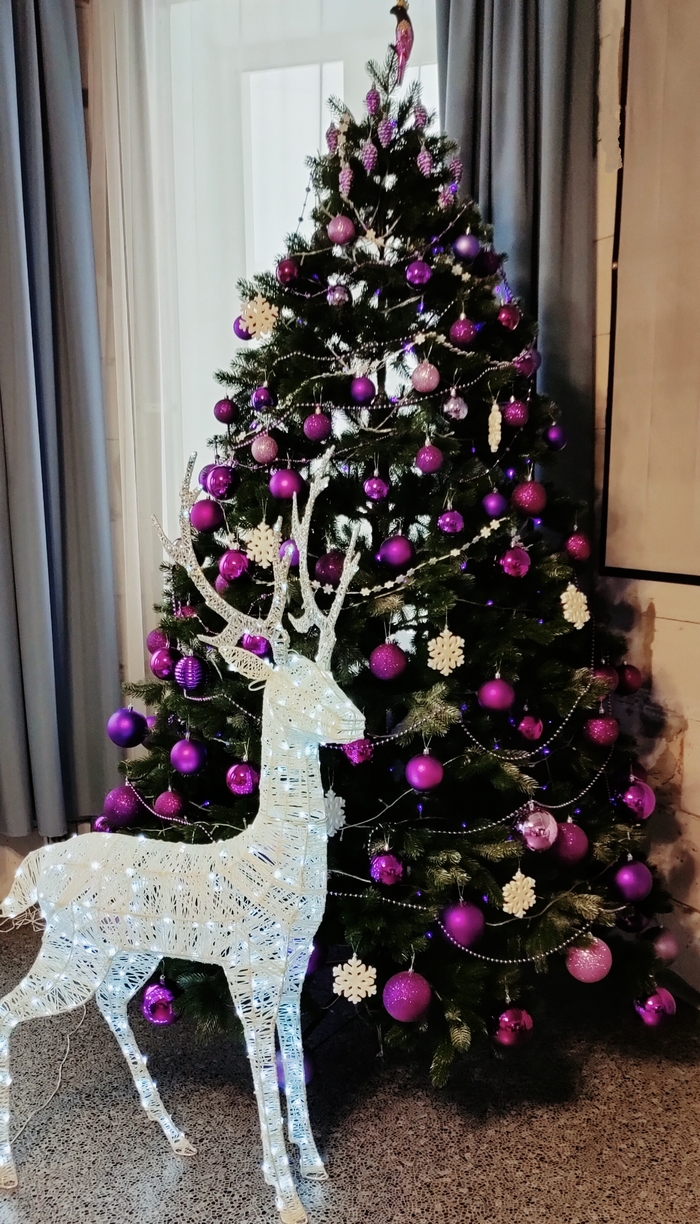 Отсутствие отделки в доме не повод для отсутствия новогоднего настроения 😏