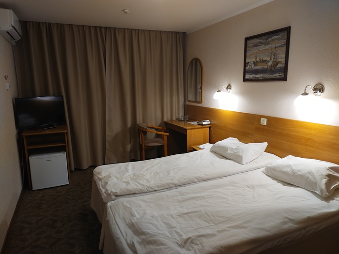 Кровати пришлось сдвигать , так как наш номер был доступен только с 14:00