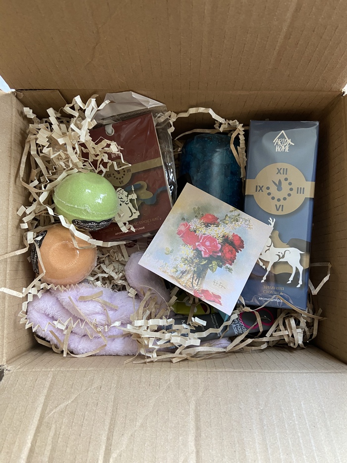 Маски /шипучки /патчи для губ ,глаз /крем для рук/диффузор для ванной /Саше для шкафа .Вообщем я это всё очень люблю 🧡