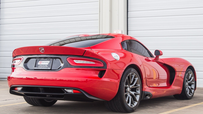Автомобиль Dodge Viper с установленным двигателем SRT Viper, VX