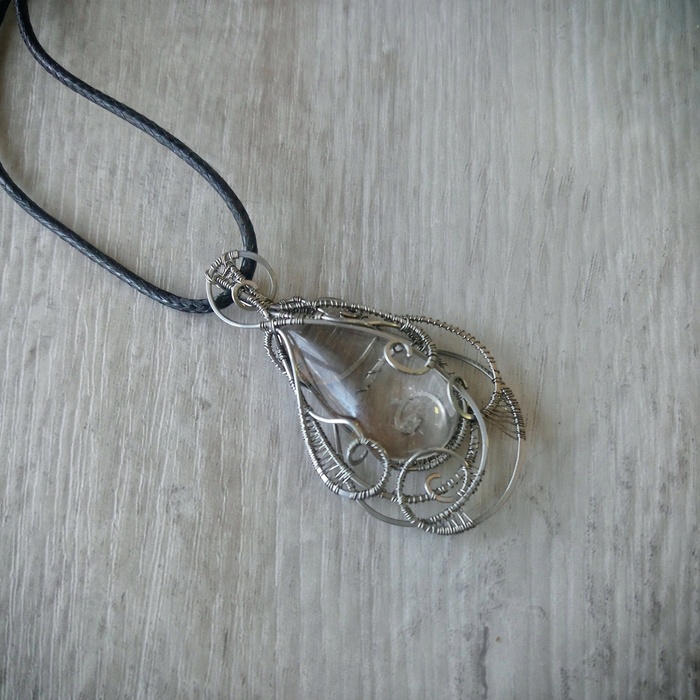 Кулон из стали с горным хрусталем