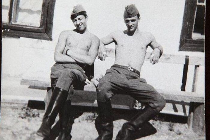 Михаил Боярский (справа)